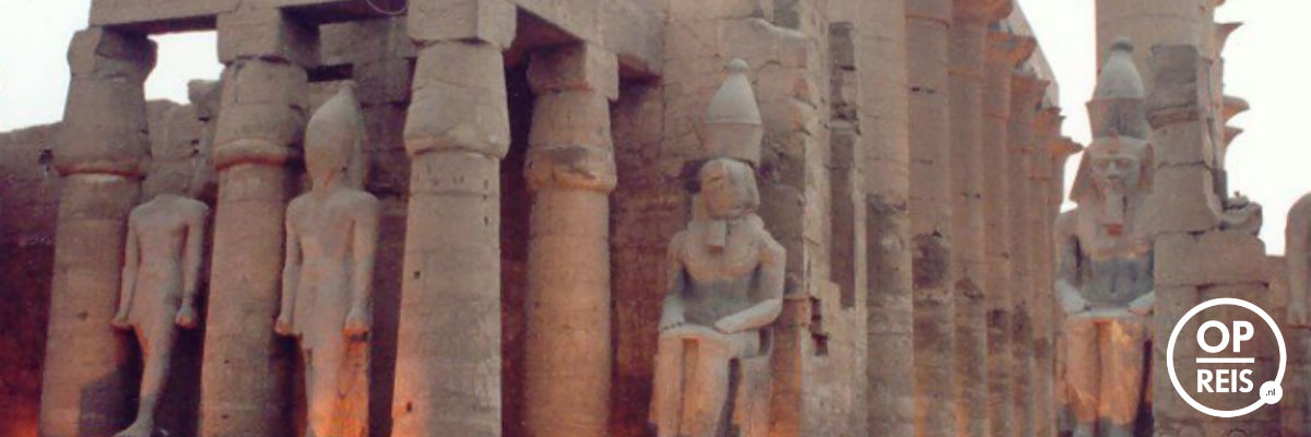 De tempel van Karnak bij Luxor in Egypte