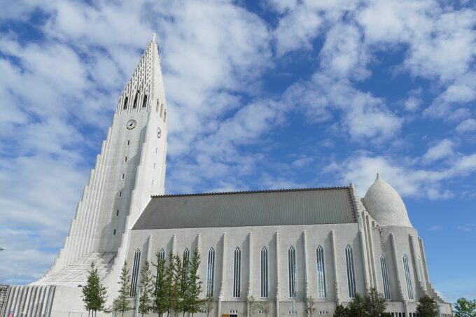 Zijkant kerk - Tickets en tours Reykjavik